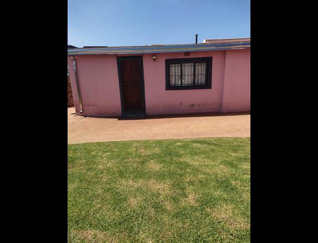 2 BEDROOM HOUSE FOR SALE IN ENNERDALE EXT 1